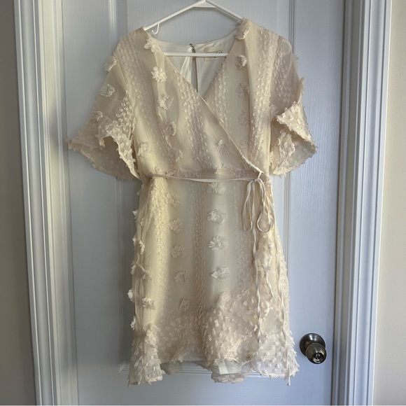Bella Ella Moving On Textured Mini Dress - NWOT - Picture 7 of 10